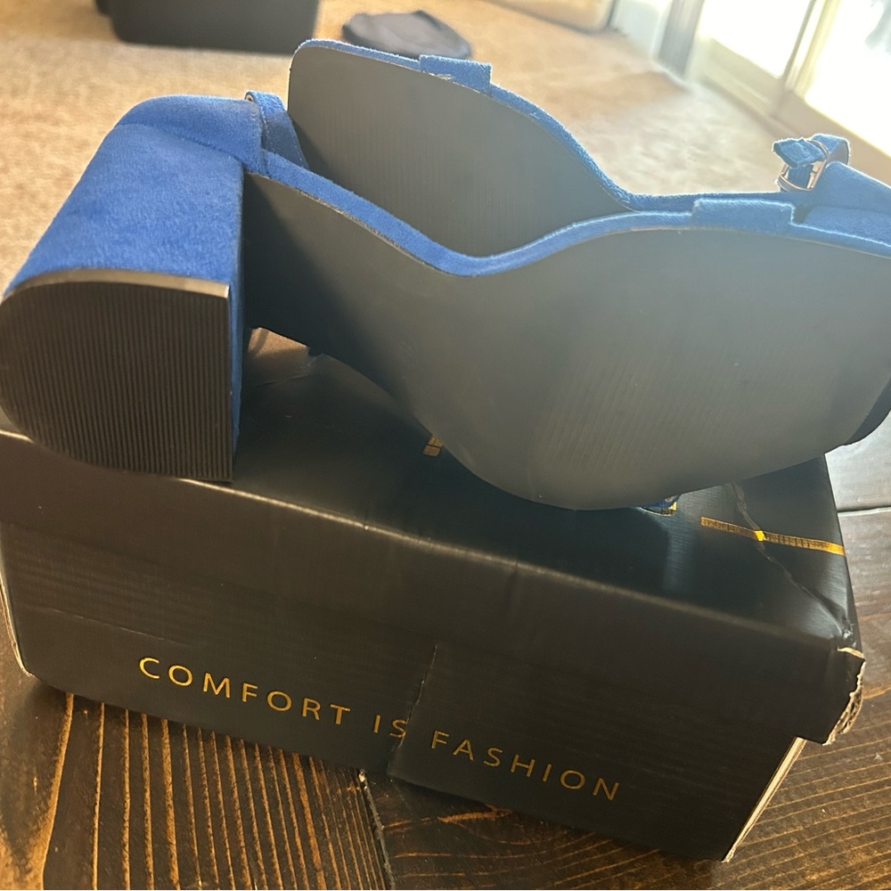 Blue Suede woman’s dress shoe size 8